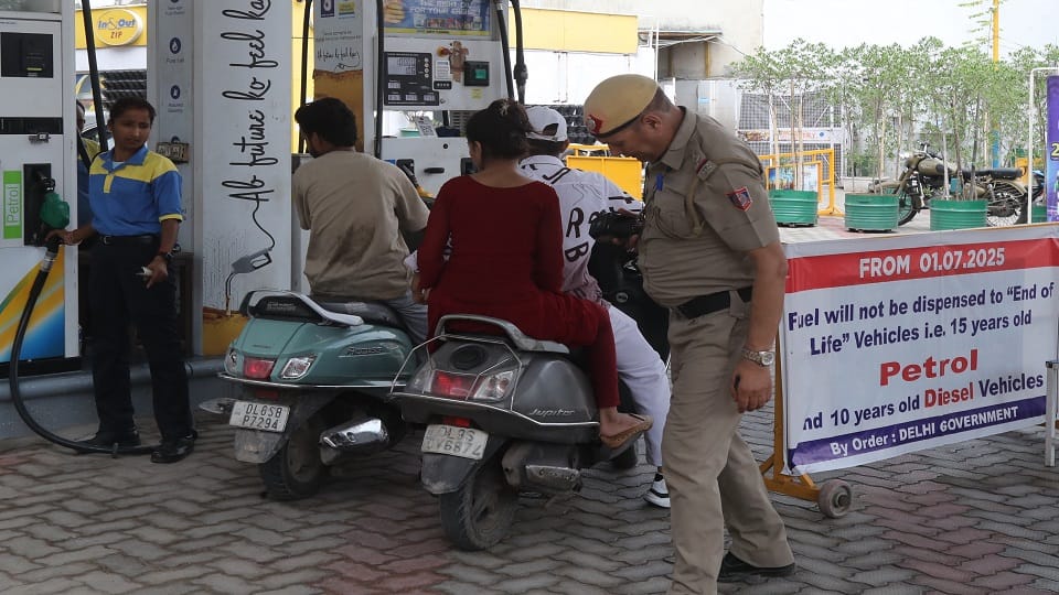 Petrol pumps faced technical problems on the first day of implementation of rule without trial