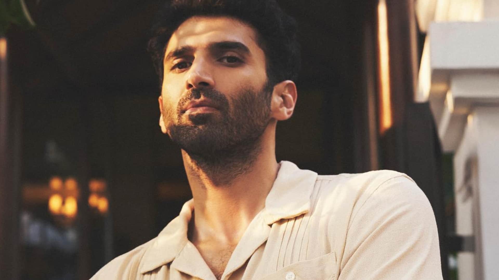 Metro In Dino Actor Aditya Roy Kapoor Female Fans Reaction Viral