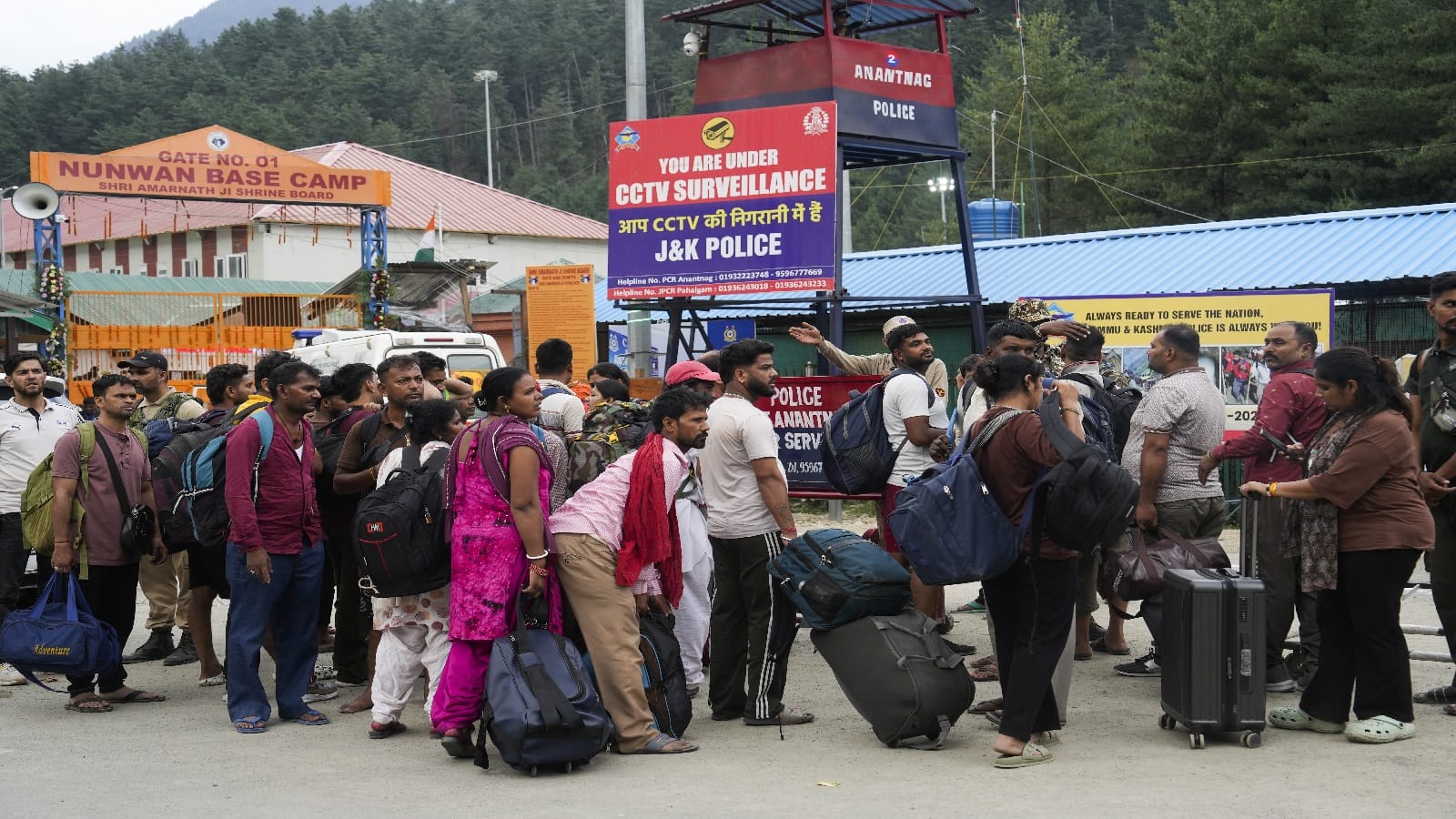 amarnath yatra 2025 First batch of Amarnath pilgrims arrive at baltal base camp