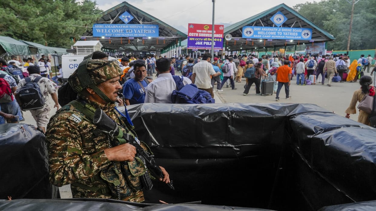 amarnath yatra 2025 First batch of Amarnath pilgrims arrive at baltal base camp