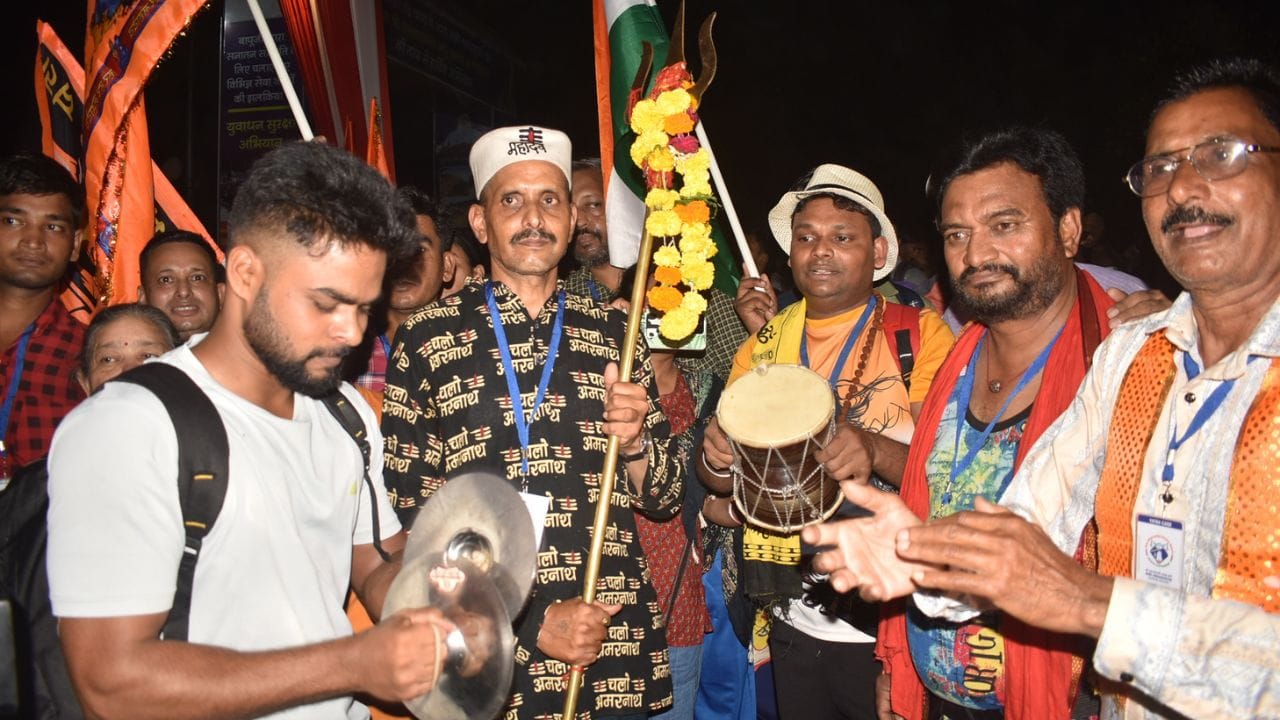 Amarnath Yatra: 38-day long Amarnath Yatra inaugurated, LG Sinha flagged off, photos