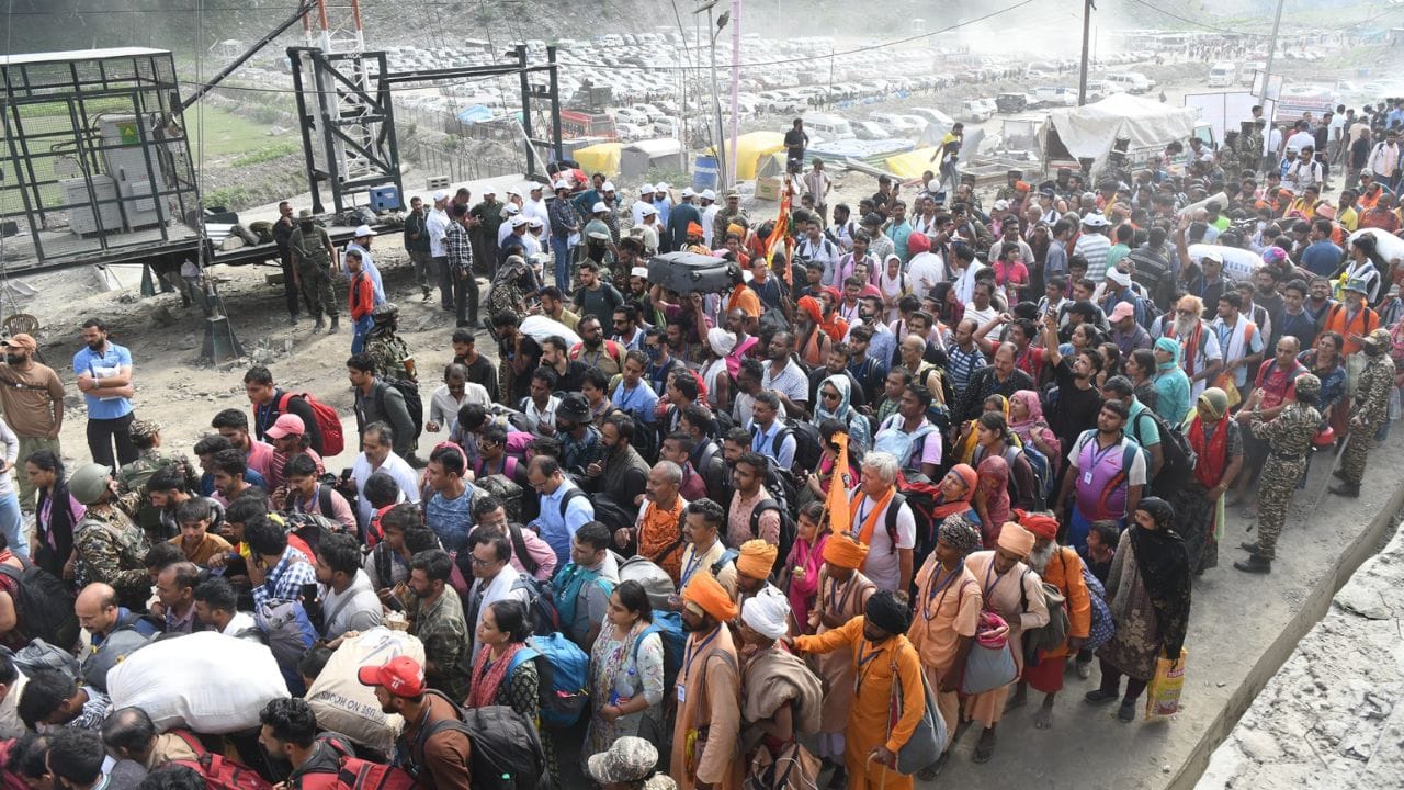 amarnath yatra 2025 First batch of Amarnath pilgrims arrive at baltal base camp