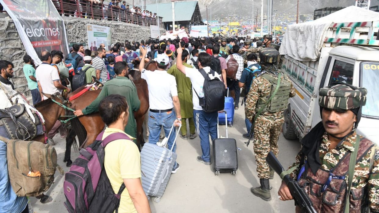Amarnath Yatra 2025: 1.45 lakh devotees visited Baba in ten days, devotees will flock in from today in the mon