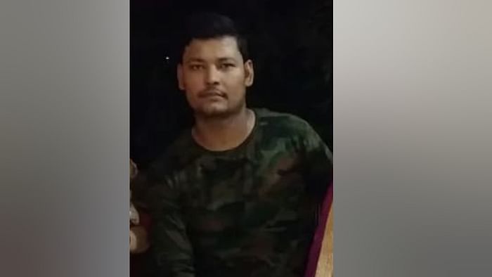 young man shot his mother, son and daughter then suicide himself three died in Azamgarh