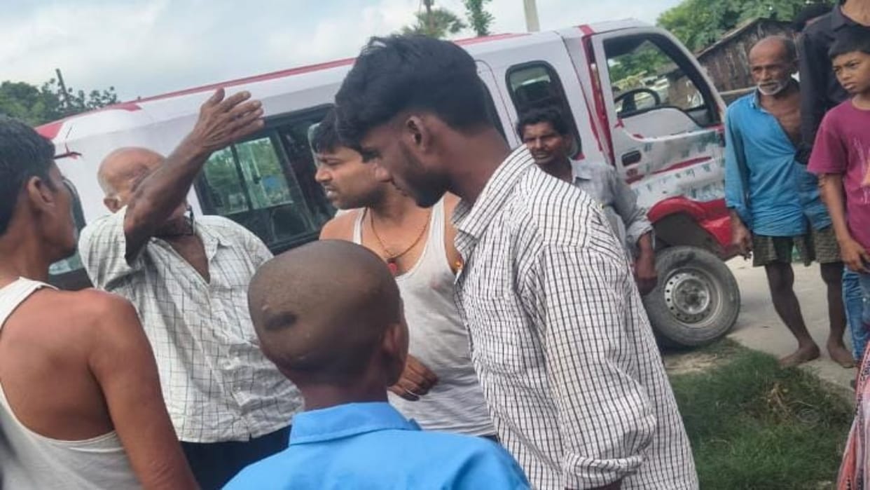Muzaffarpur News: School Van and Pickup Collision, Van Driver Seriously Injured, Children Sent After First Aid