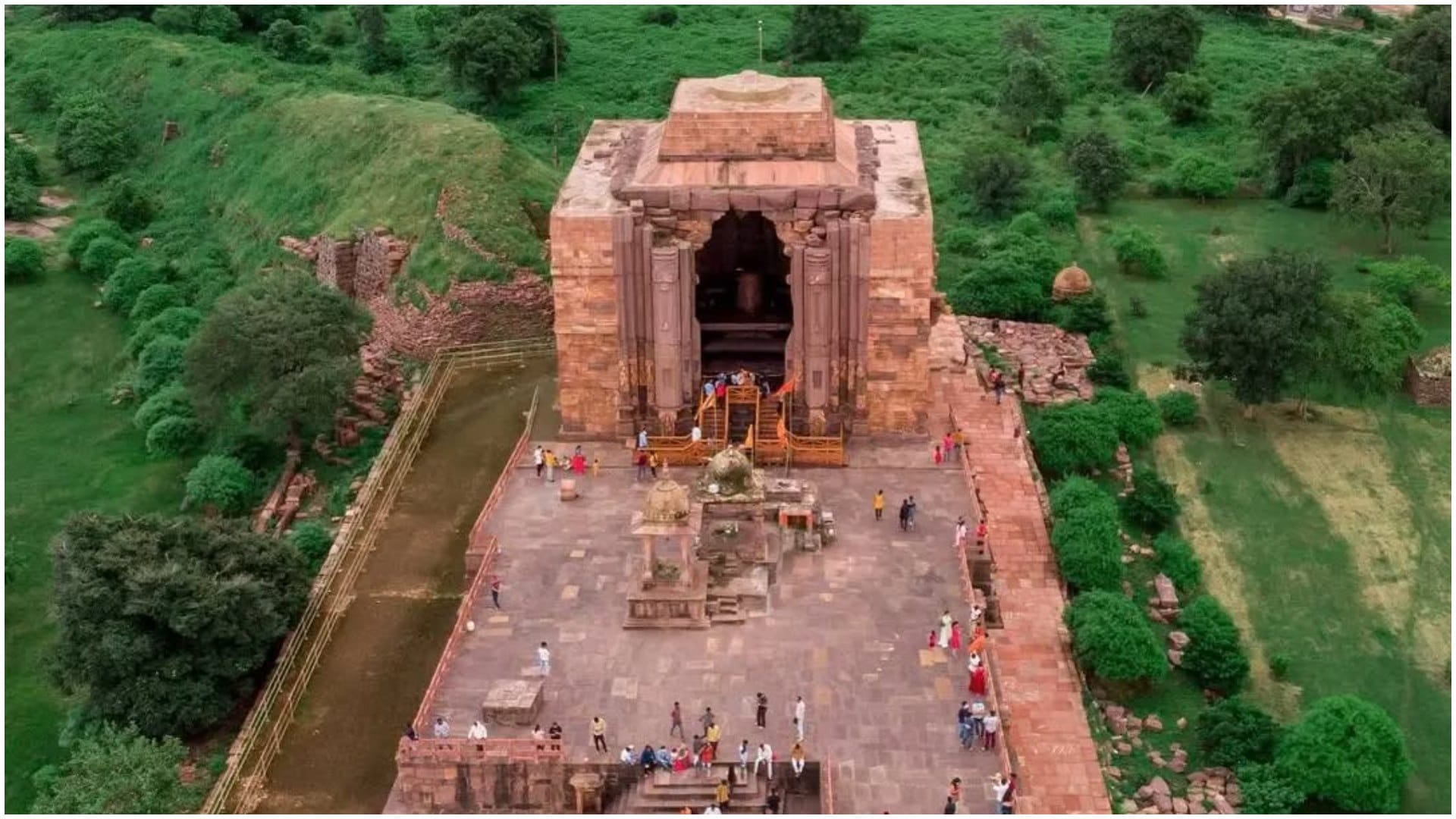 Sawan Madhya Pradesh Shiv Temples Mahakal Omkareshwar Darshan In MP