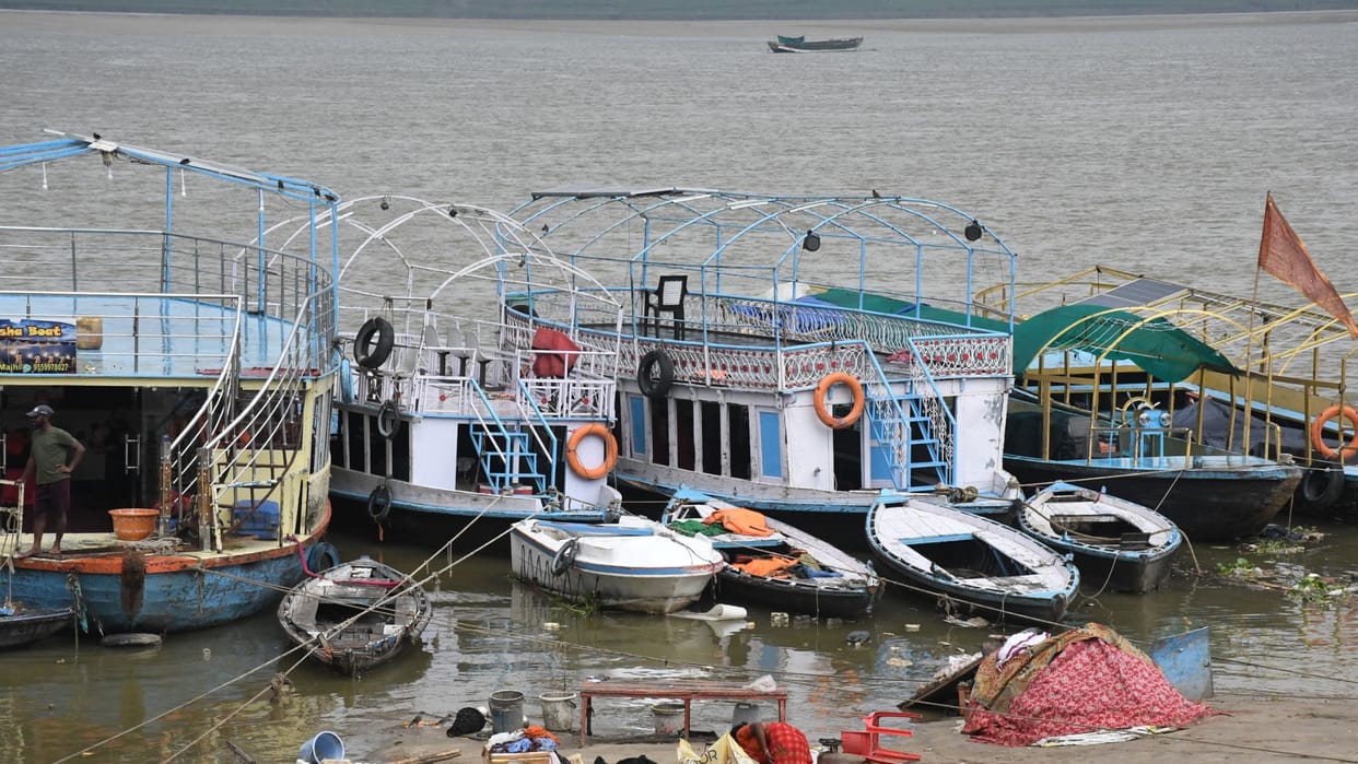 Water police alert regarding rising water level of Ganga in Kashi