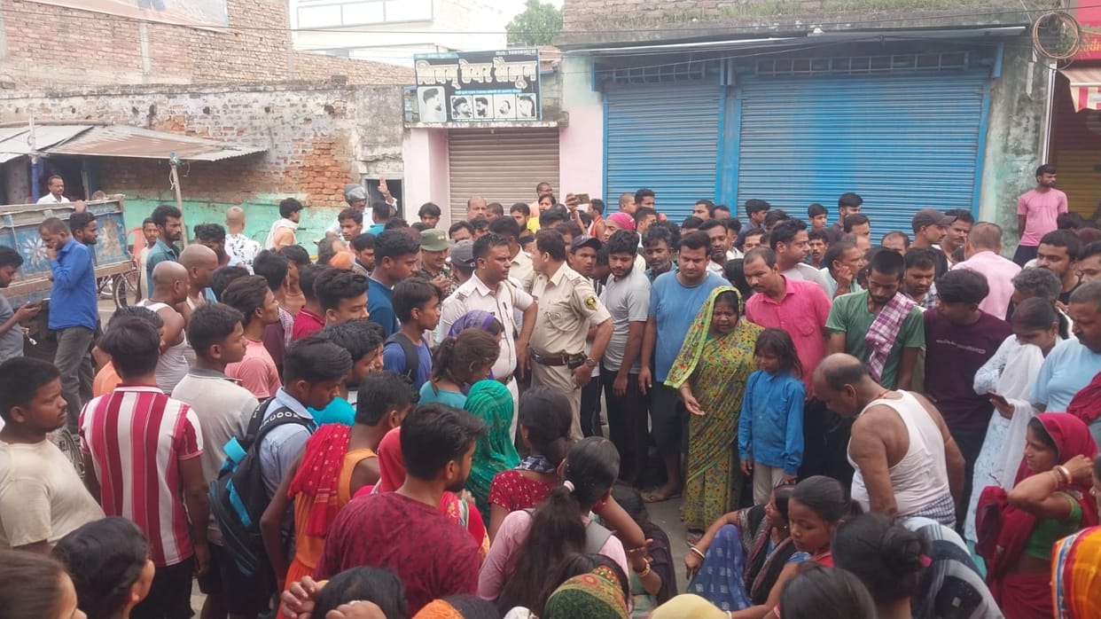 Bihar Accident: 12-year-old student dies after being hit by a tractor, angry people blocked the road