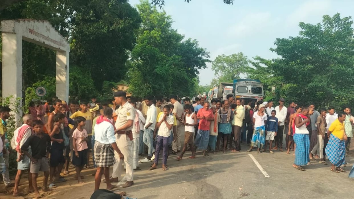 an unknown truck driven by high speed crushed a middle aged man walking on foot In Patna
