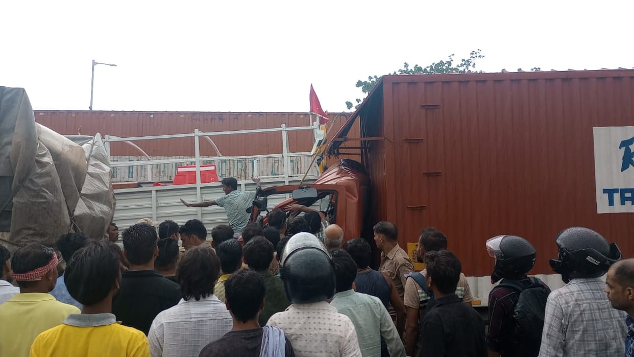 Five employees working on highway in Agra were trampled