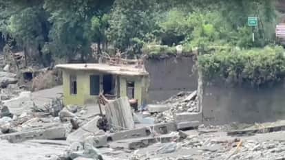 मंडी में बादल फटने से भारी तबाही।