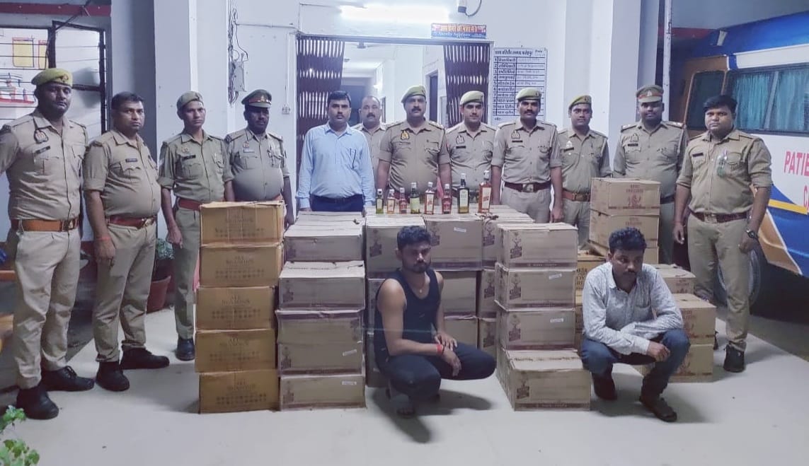 Fatehpur Excise and police caught an ambulance full of illegal liquor two smugglers arrested