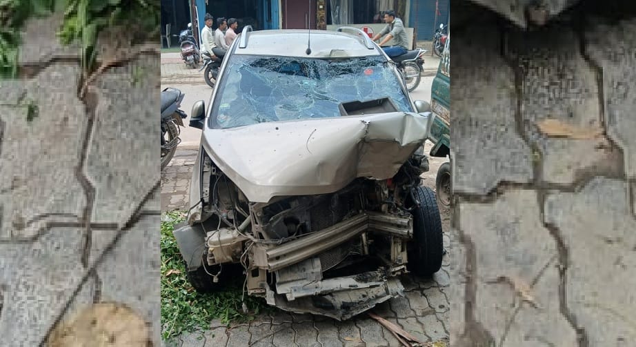 Kanpur Accident High speed car rammed into dumper two youths died driver absconded bodies sent for post mortem