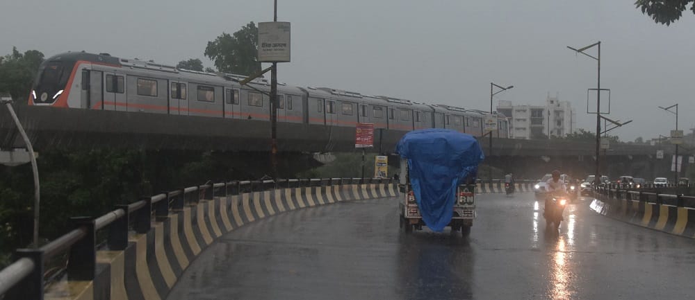 UP Weather Update: Temperature drops by 6.8 degrees in two days, rain and hailstorm expected