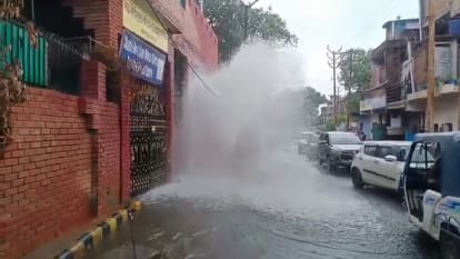 Kanpur Air valve of pipeline broke in Ganga Barrage Road road submerged and  traffic affected