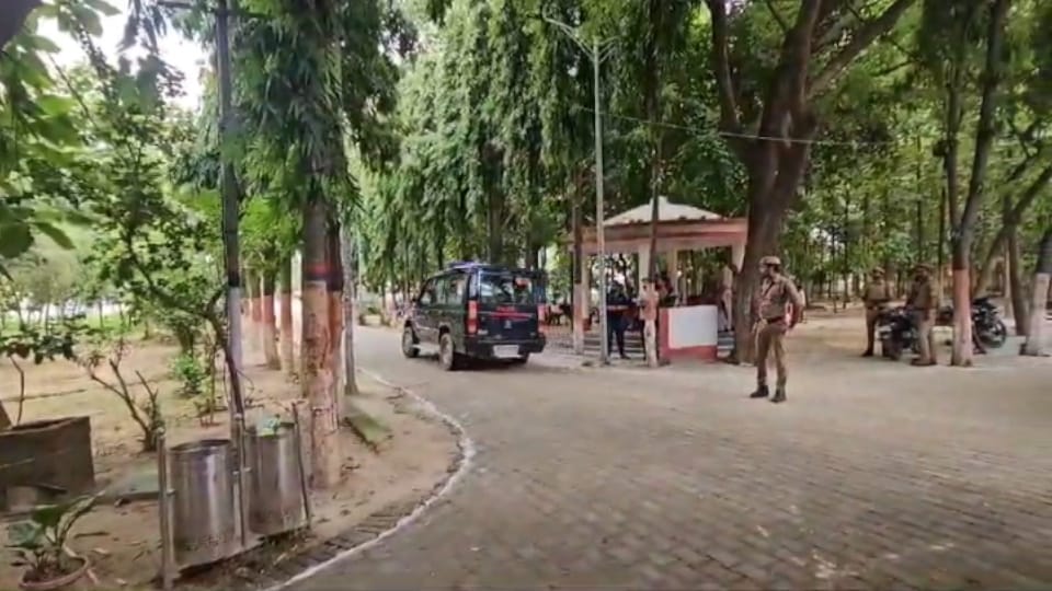 Bike rider kidnapped three girls In Kushinagar miscreant left them here 17 km away