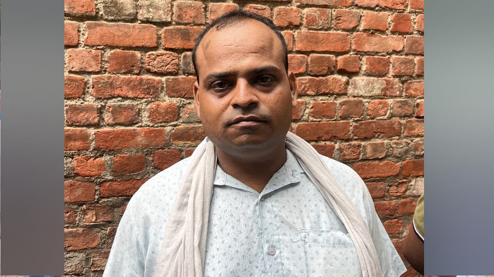 Lucknow family suicide Textile businessman suicide along with his wife and daughter Troubled by burden of debt