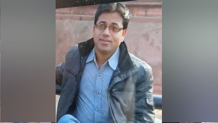 Lucknow family suicide Textile businessman suicide along with his wife and daughter Troubled by burden of debt