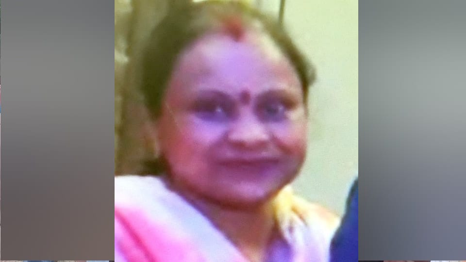 Lucknow family suicide Shobhit also worried due to loss in business did not get any help insulted her