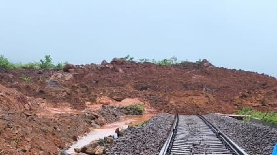 Landslide on Koraput-Kirandul railway section due to heavy rains passenger trains cancelled in Jagdalpur