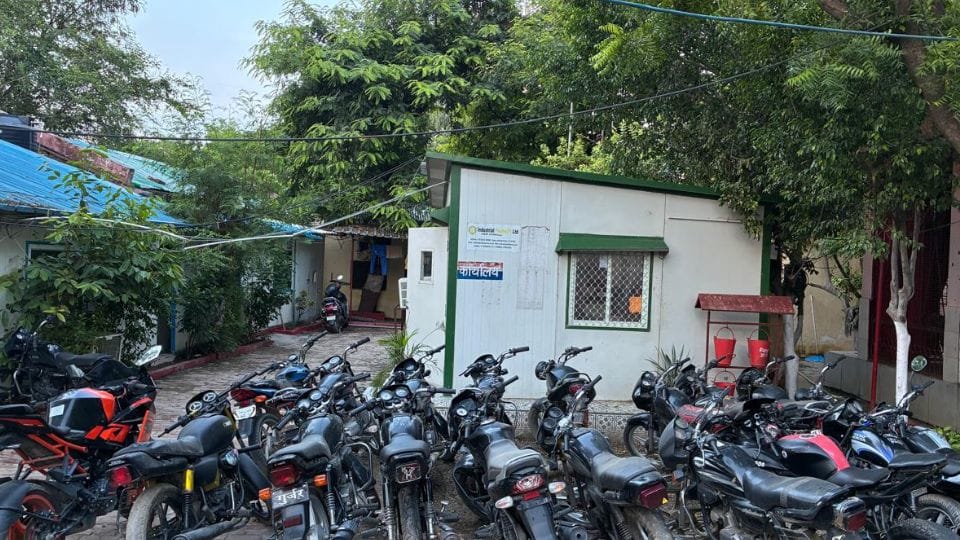 52 bikes without number plates and modified bikes were seized in Greater Noida