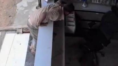 Kanpur: Thief stole 20 thousand rupees from medical store, incident captured in CCTV camera