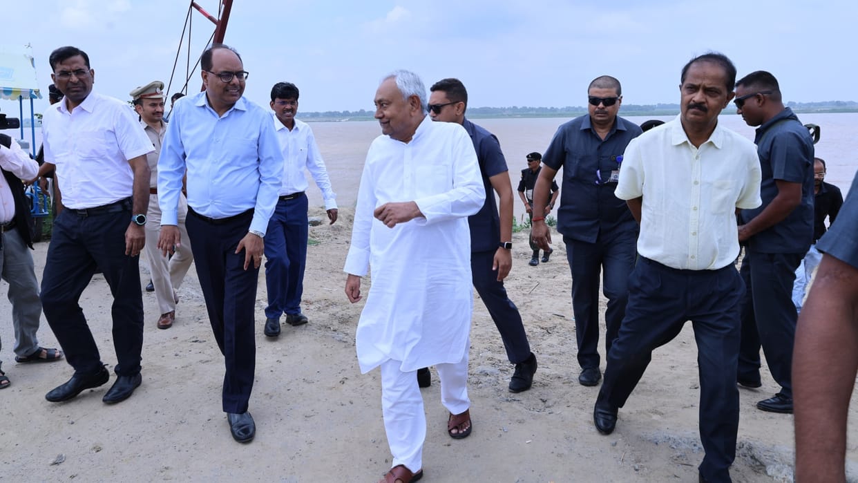 Bihar News : CM Nitish Kumar inspected Ganga Path after met Governor Arif Mohammed Khan patna