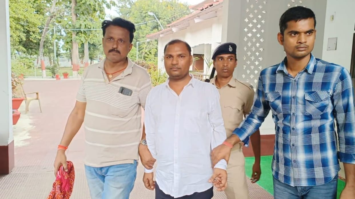Bihar News : Vigilance arrested District Fisheries Officer saharsa bihar police