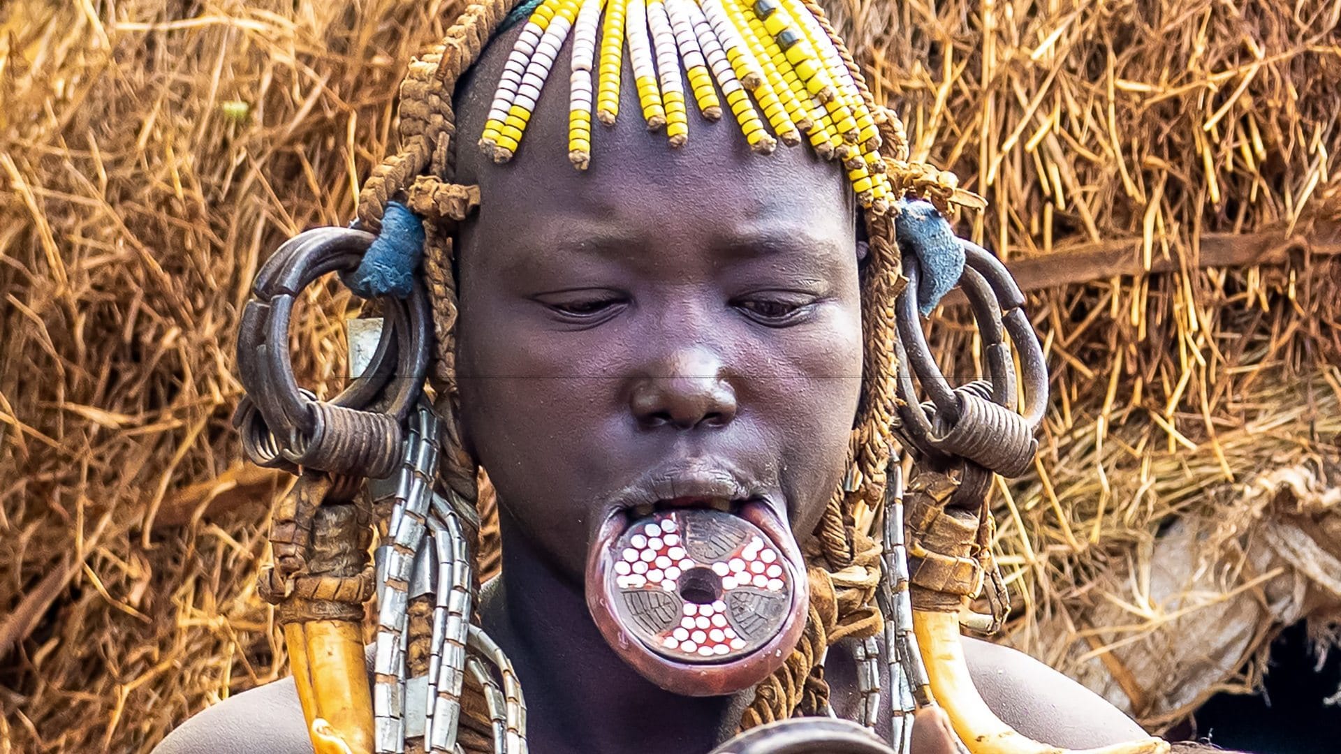 Dangerous Tribes in the World Mursi Tribe Tradition of Cutting Lips of Girls News in Hindi
