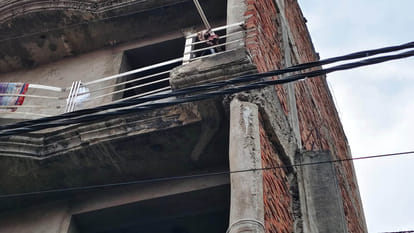 Kanpur: Family came under the grip of 11 thousand volts, teenager died