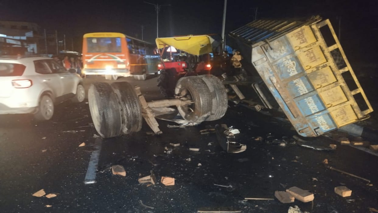 Drivers of both vehicles died in a head-on collision between an XUV and a tractor, the accident took place in