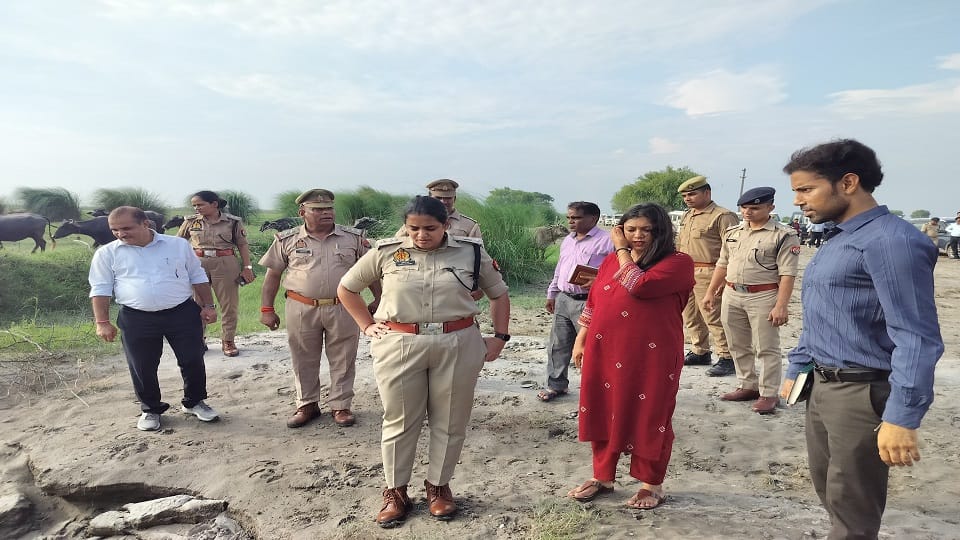 DM and SP inspected Ganga Ghats regarding kanwar yatra