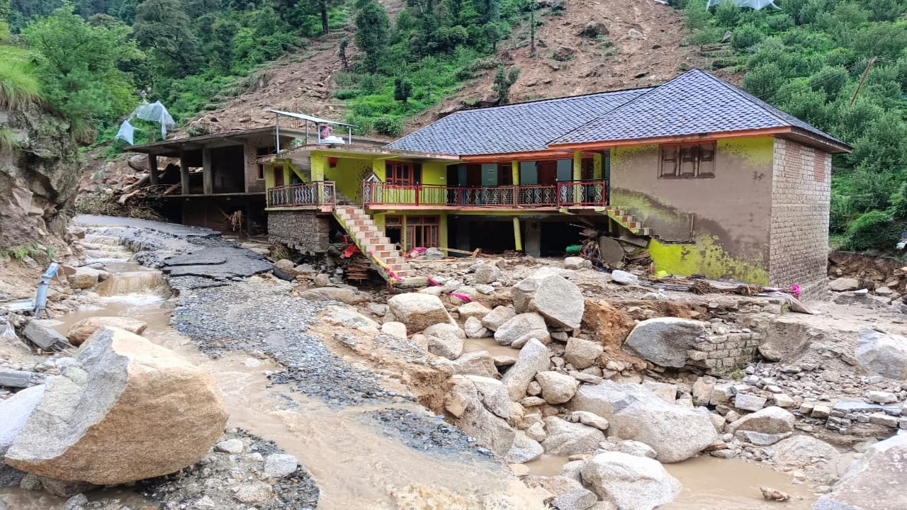 Himachal Cloud Burst: The disaster has changed the map of Saraj valley, the destroyed houses are telling the s