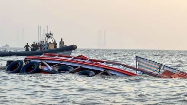 Kerala: Boat capsizes amidst high waves; one fisherman dead, two others including a father and son missing.