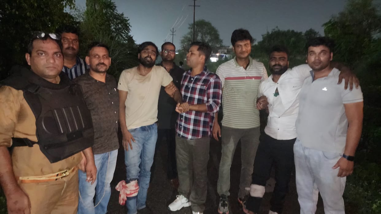 Kanpur Zeeshan and Faizal who shot Sabloo were arrested in encounter shot in the leg Rs 25000 bounty on both