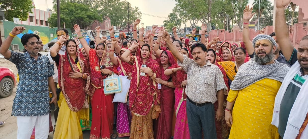 City Magistrate threatened women protesting against Sri Banke Bihari Temple Corridor