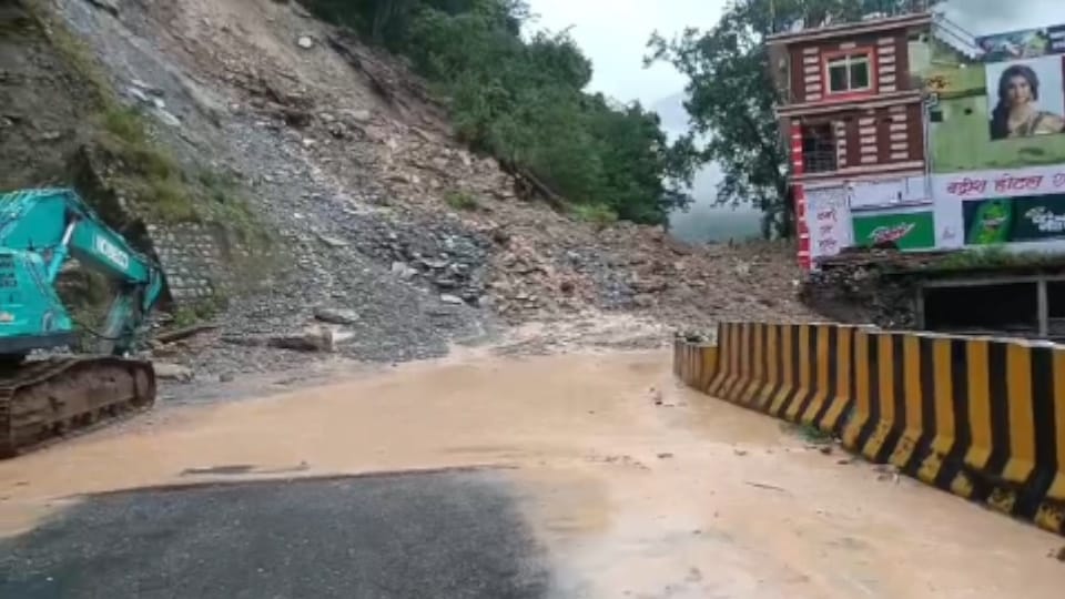Landslide again in Karnaprayag Debris entered house on highway, people were rescued in chamoli