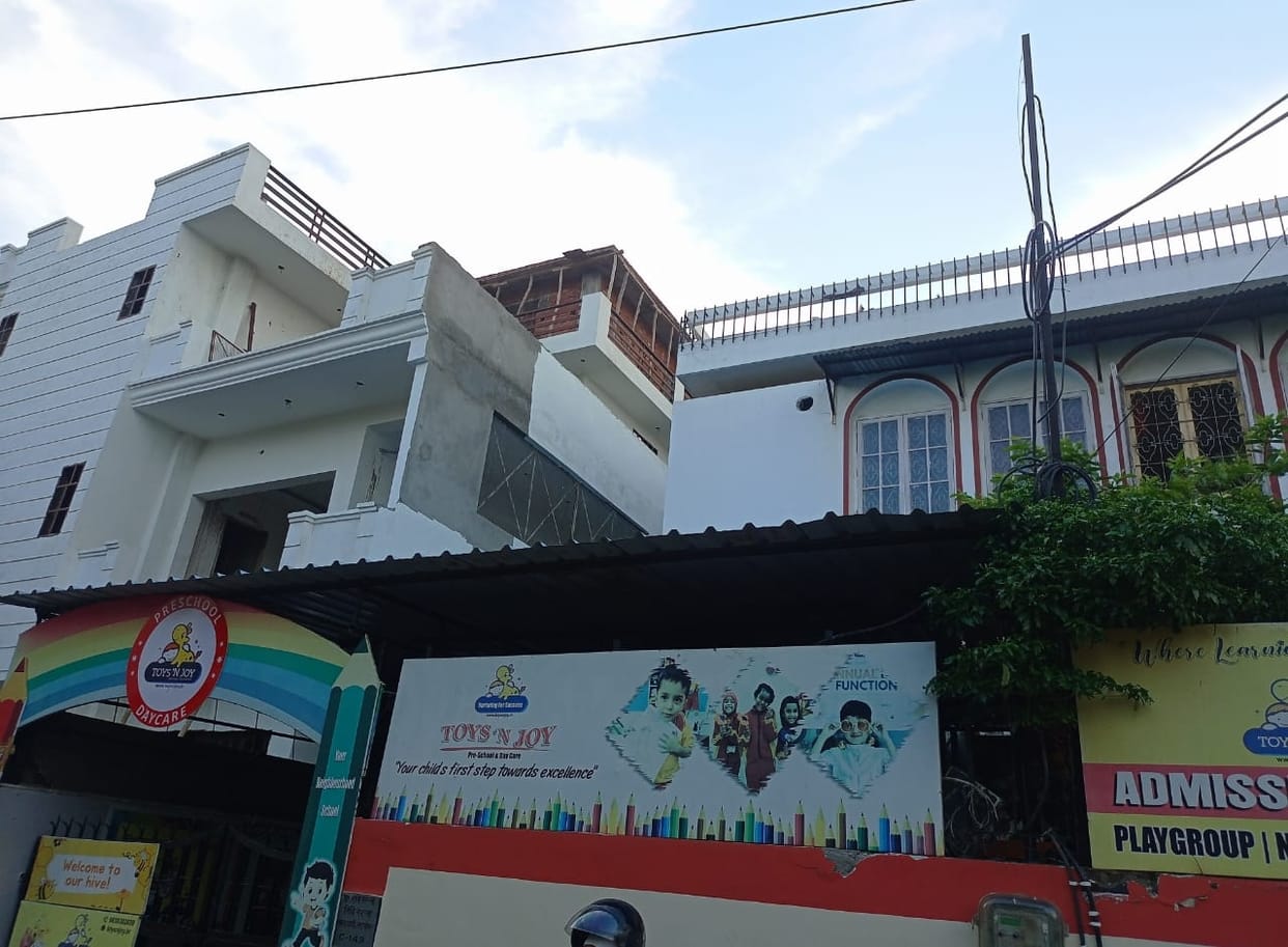 MBBS student dies after falling from hostel balcony under suspicious circumstances family in mourning