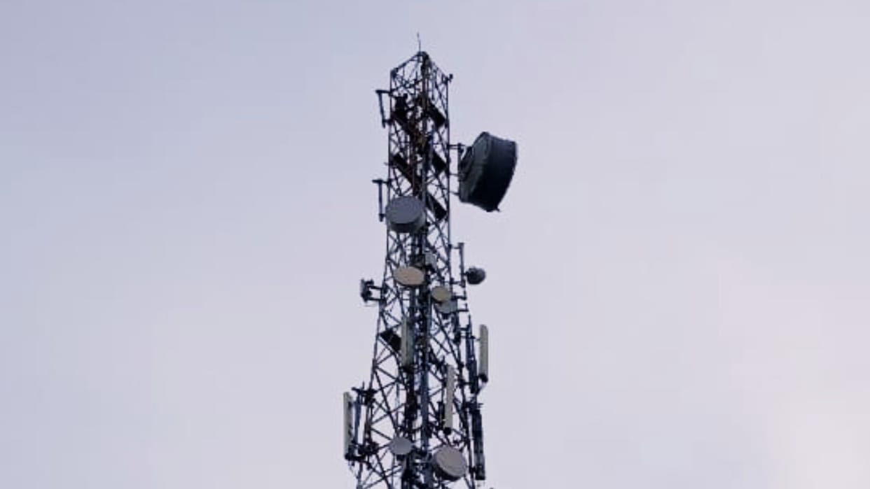 young man climbed mobile tower after not getting justice in land dispute bhadohi