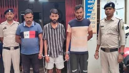 पुलिस की गिरफ्त में आरोपी