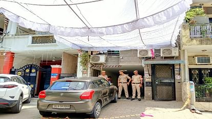 lajpat nagar double murder lady scolded for 43 thousand rupees two phones Mukesh slit throats with saw blade