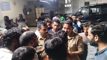 UP Accident news big road accident in Hapur a canter coming from wrong side crushed a bike five died