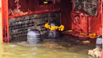 Ganga started rising in Kashi Contact with rajendra prasad and Man Singh Ghat was lost Chowkis submerged