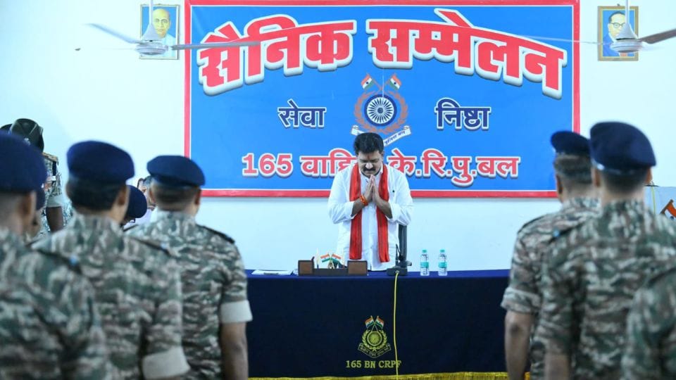 Deputy CM Vijay Sharma met CRPF jawans in Fundri bijapur