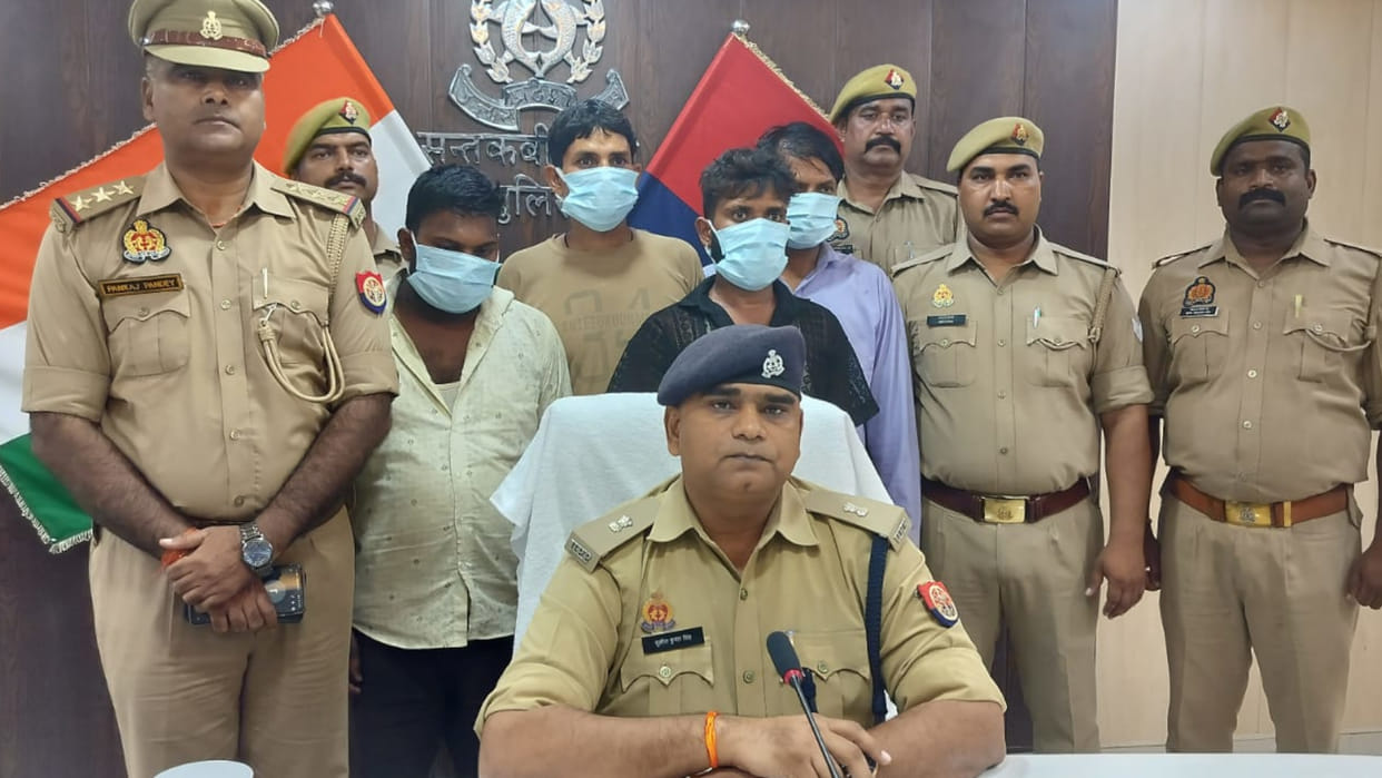 They used to steal from trucks parked on the highway of Sant Kabir Nagar, police arrested four people