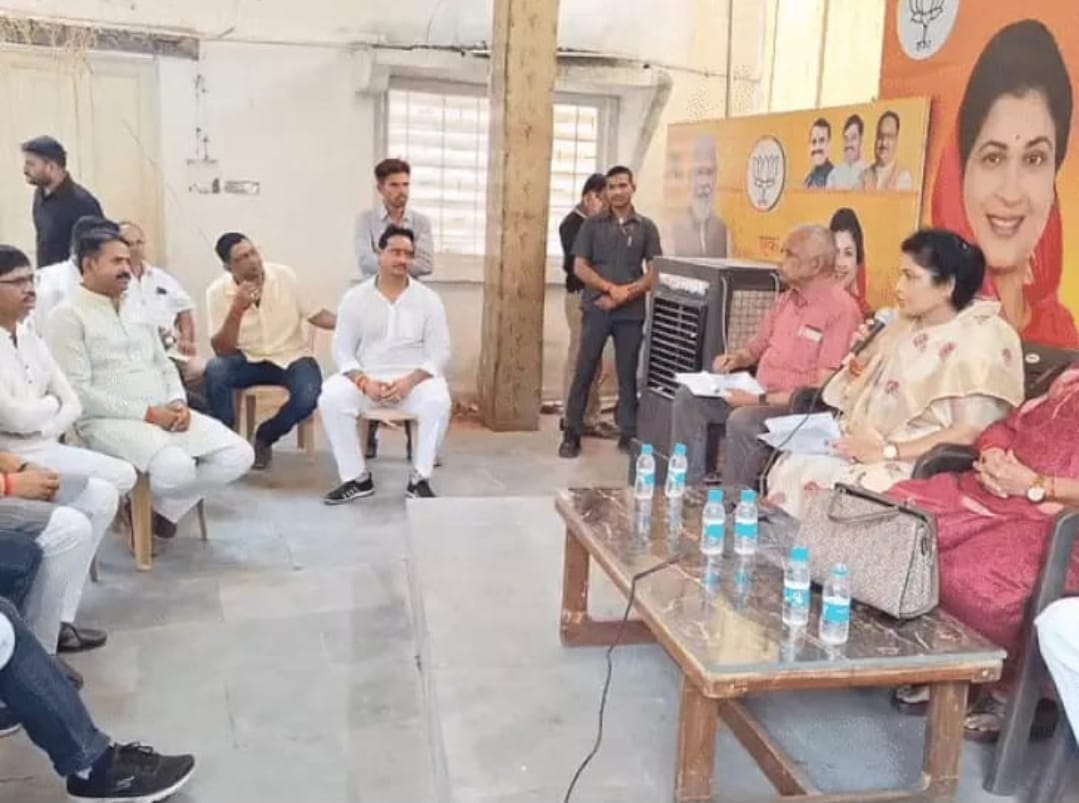 MP News: Builders and BJP leaders angry with the action on illegal colonies reached the minister, demanding to