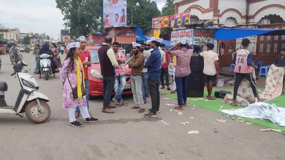 Aam Aadmi Party staged a peaceful protest against power tariff hike and power cuts in Jagdalpur