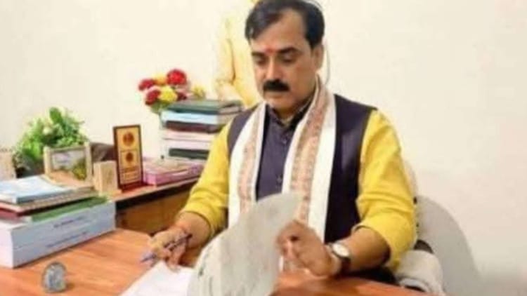 Bihar News: नकली दवा केस में दोषी पाए गए मंत्री जीवेश मिश्रा, कोर्ट ने 7000 रुपये जुर्माना लगाकर छोड़ा