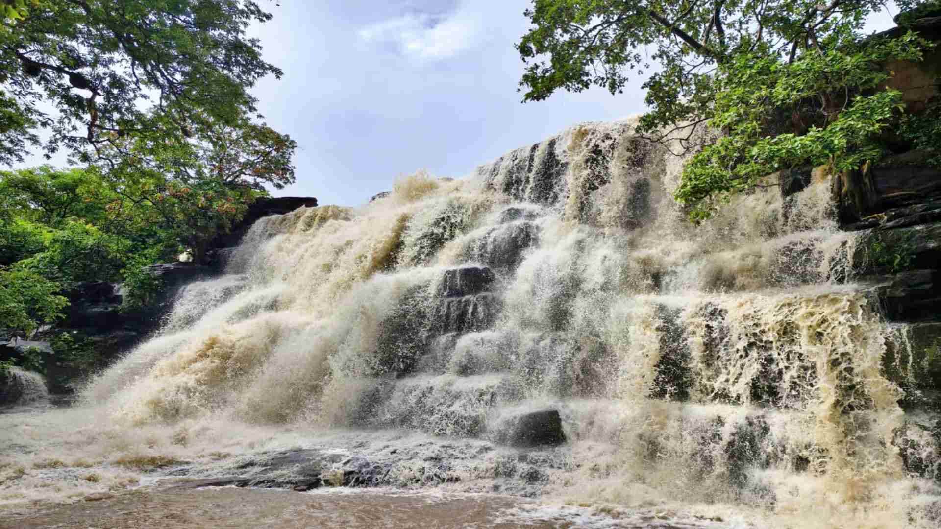 MP News Monsoon Magic in Damoh Tourists Flock to Sangrampur Waterfalls and Bhadbhada