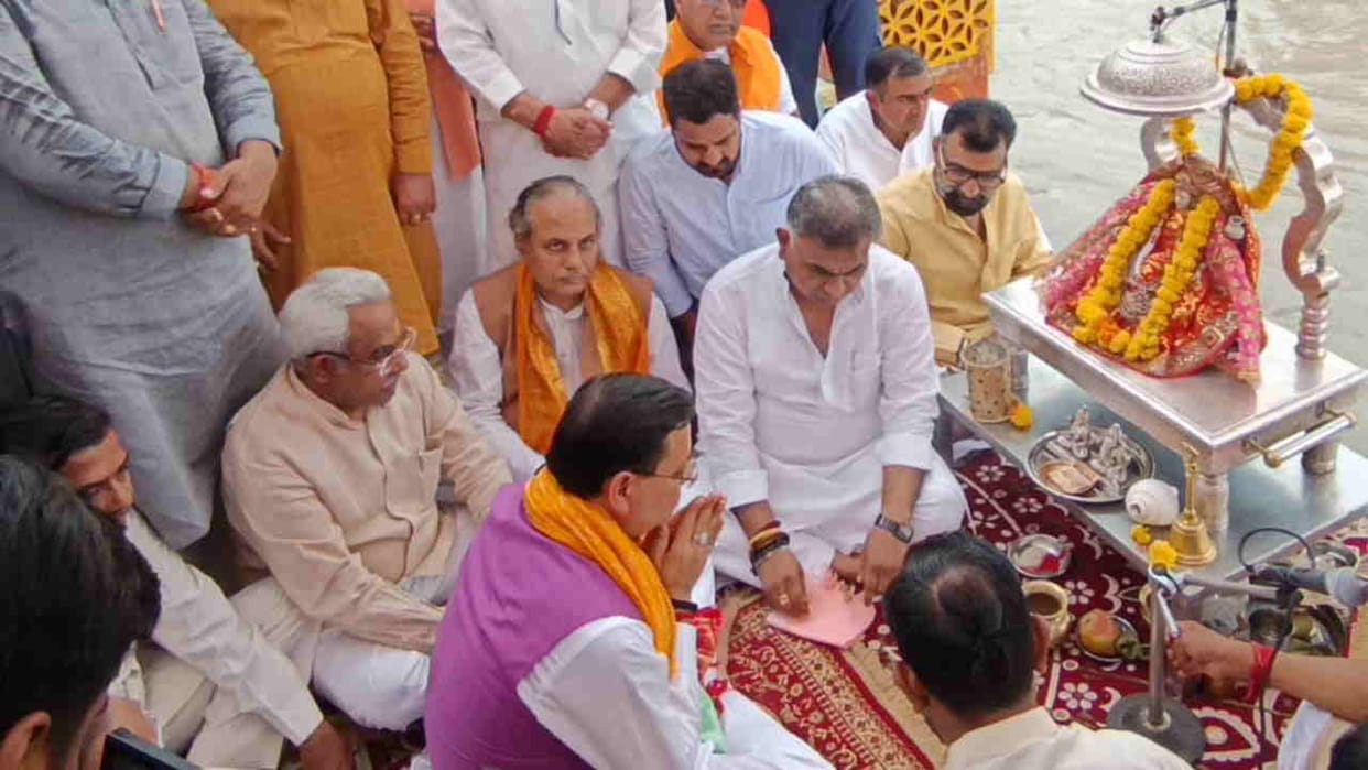 CM Dhami Four years River festival program on Har Ki Padi worshiped Maa Ganga